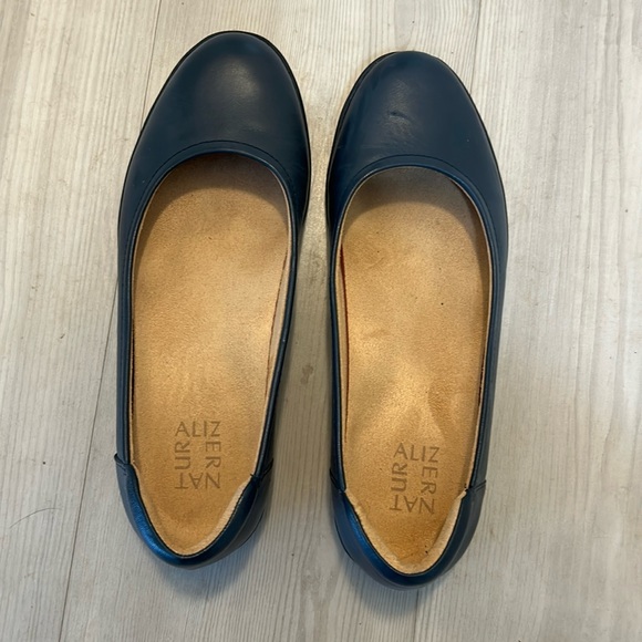 Naturalizer Flats, Fits like a Size 9 Wide - Picture 3 of 7